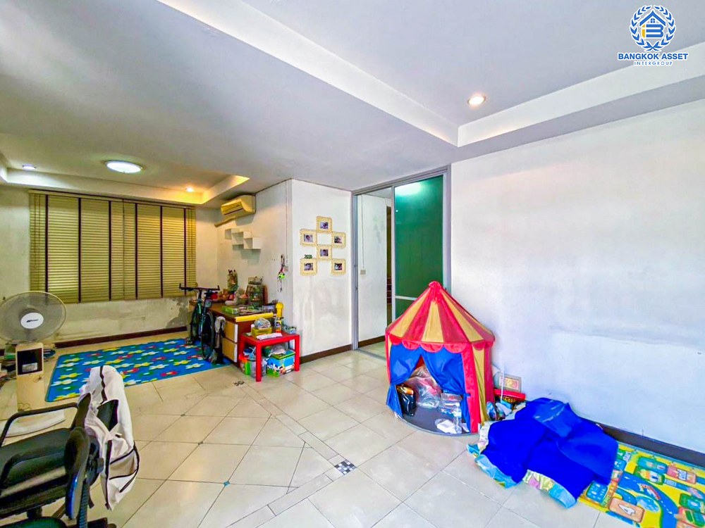 *****บ้านเดี่ยวมือสอง โครงการ คลองกุ่มนิเวศน์ เสรีไทย เนื้อที่ 50 ตร.ว. ฟังก์ชัน 4 ห้องนอน 3 ห้องน้ำ 3 ที่จอดรถ พื้นที่กว้างกว้าง ครอบครัวใหญ่อยู่สบาย บนทำเลเดินทางสะดวก เชื่อมต่อถนนวงแหวน(ฝั่งตะวันออก) ถนนเสรีไทย ใกล้รถไฟฟ้าสายสีเหลือง "สถานีหัวหมาก"