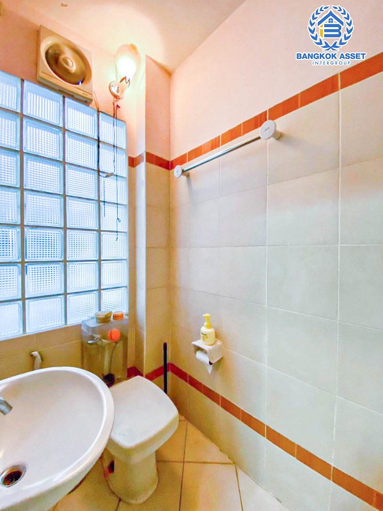 *****บ้านเดี่ยวมือสอง โครงการ คลองกุ่มนิเวศน์ เสรีไทย เนื้อที่ 50 ตร.ว. ฟังก์ชัน 4 ห้องนอน 3 ห้องน้ำ 3 ที่จอดรถ พื้นที่กว้างกว้าง ครอบครัวใหญ่อยู่สบาย บนทำเลเดินทางสะดวก เชื่อมต่อถนนวงแหวน(ฝั่งตะวันออก) ถนนเสรีไทย ใกล้รถไฟฟ้าสายสีเหลือง "สถานีหัวหมาก"