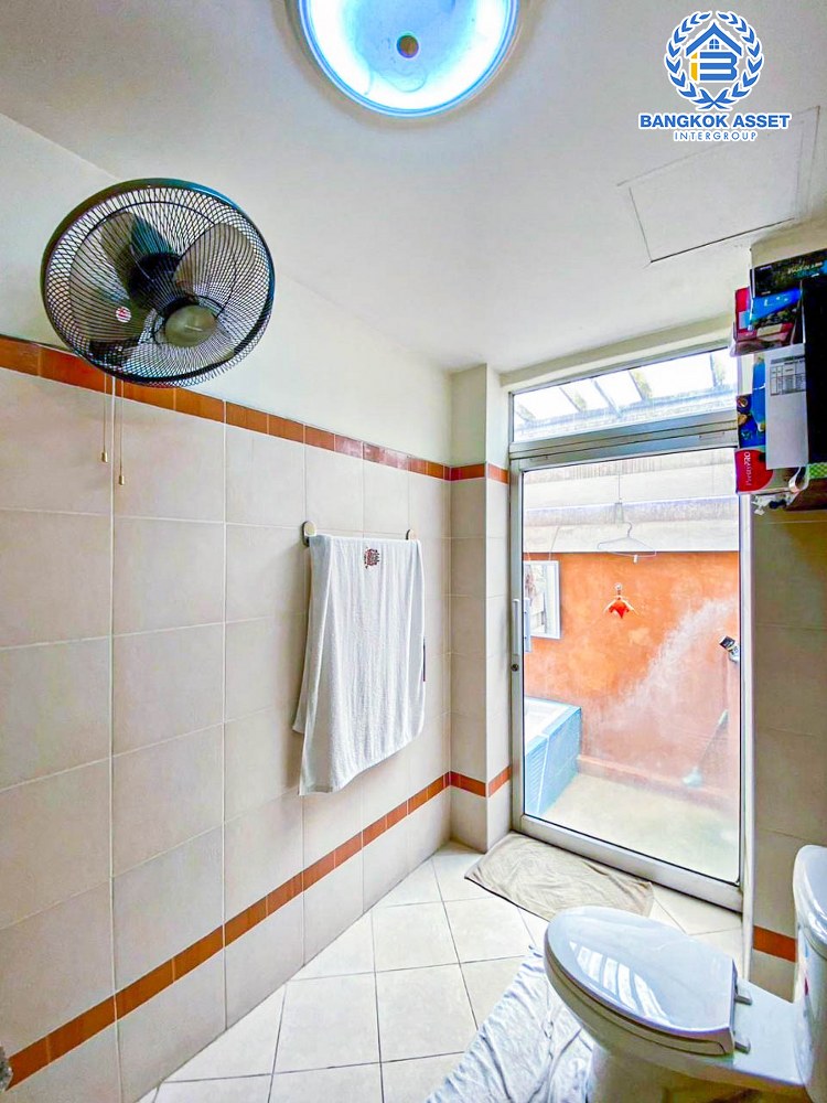 *****บ้านเดี่ยวมือสอง โครงการ คลองกุ่มนิเวศน์ เสรีไทย เนื้อที่ 50 ตร.ว. ฟังก์ชัน 4 ห้องนอน 3 ห้องน้ำ 3 ที่จอดรถ พื้นที่กว้างกว้าง ครอบครัวใหญ่อยู่สบาย บนทำเลเดินทางสะดวก เชื่อมต่อถนนวงแหวน(ฝั่งตะวันออก) ถนนเสรีไทย ใกล้รถไฟฟ้าสายสีเหลือง "สถานีหัวหมาก"