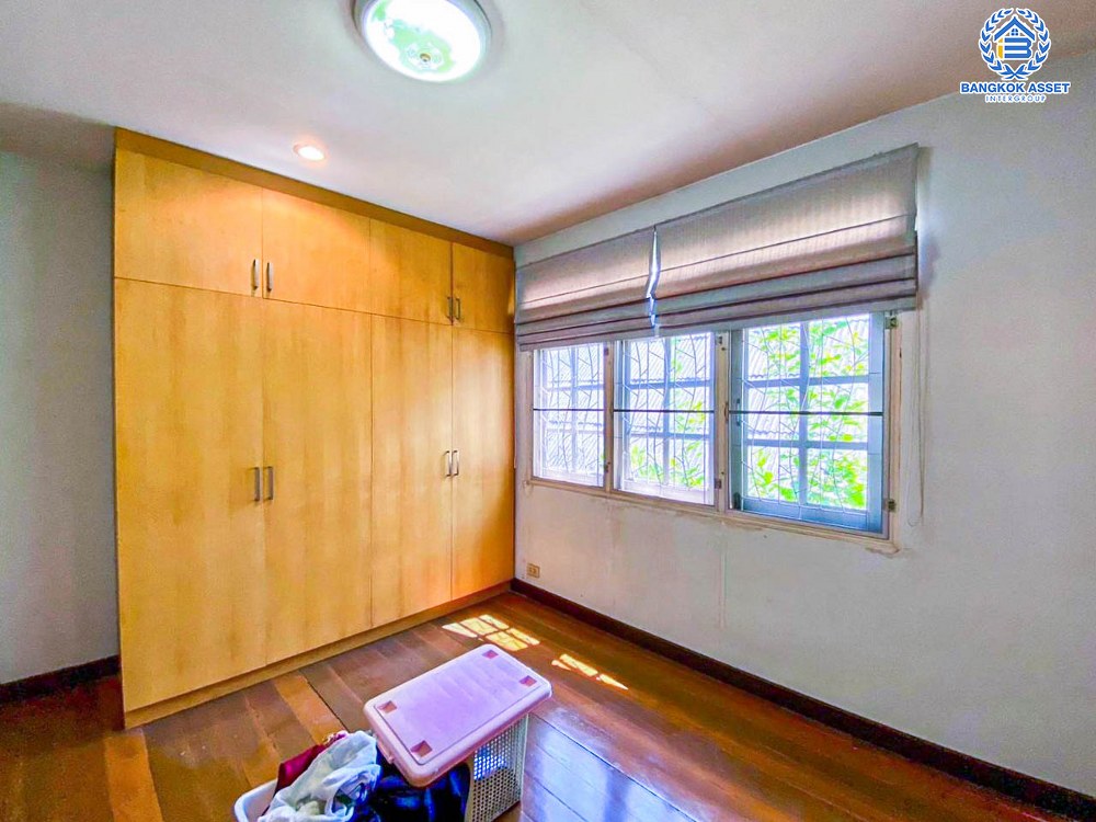 *****บ้านเดี่ยวมือสอง โครงการ คลองกุ่มนิเวศน์ เสรีไทย เนื้อที่ 50 ตร.ว. ฟังก์ชัน 4 ห้องนอน 3 ห้องน้ำ 3 ที่จอดรถ พื้นที่กว้างกว้าง ครอบครัวใหญ่อยู่สบาย บนทำเลเดินทางสะดวก เชื่อมต่อถนนวงแหวน(ฝั่งตะวันออก) ถนนเสรีไทย ใกล้รถไฟฟ้าสายสีเหลือง "สถานีหัวหมาก"