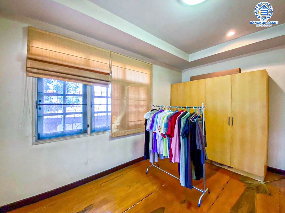 *****บ้านเดี่ยวมือสอง โครงการ คลองกุ่มนิเวศน์ เสรีไทย เนื้อที่ 50 ตร.ว. ฟังก์ชัน 4 ห้องนอน 3 ห้องน้ำ 3 ที่จอดรถ พื้นที่กว้างกว้าง ครอบครัวใหญ่อยู่สบาย บนทำเลเดินทางสะดวก เชื่อมต่อถนนวงแหวน(ฝั่งตะวันออก) ถนนเสรีไทย ใกล้รถไฟฟ้าสายสีเหลือง "สถานีหัวหมาก"