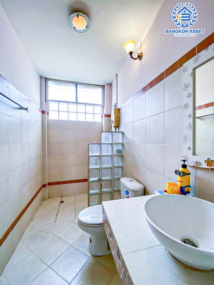 *****บ้านเดี่ยวมือสอง โครงการ คลองกุ่มนิเวศน์ เสรีไทย เนื้อที่ 50 ตร.ว. ฟังก์ชัน 4 ห้องนอน 3 ห้องน้ำ 3 ที่จอดรถ พื้นที่กว้างกว้าง ครอบครัวใหญ่อยู่สบาย บนทำเลเดินทางสะดวก เชื่อมต่อถนนวงแหวน(ฝั่งตะวันออก) ถนนเสรีไทย ใกล้รถไฟฟ้าสายสีเหลือง "สถานีหัวหมาก"