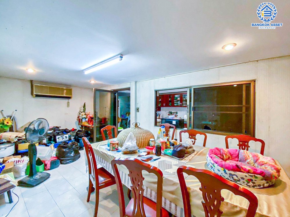 *****บ้านเดี่ยวมือสอง โครงการ อินโดไทย รัตนาธิเบศร์ เนื้อที่กว้างกว่า 100 ตร.ว. ฟังก์ชัน 5 ห้องนอน 4 ห้องน้ำ 4 ที่จอดรถ บ้านหลังใหญ่ ภายในสภาพดีเยี่ยม บนทำเลเดินทางสะดวก เชื่อมต่อถนนรัตนาธิเบศร์ ใกล้รถไฟฟ้าสายสีม่วง "สถานีบางกระสอ" และจุดขึ้นทางด่วน "งามวงศ์วาน"