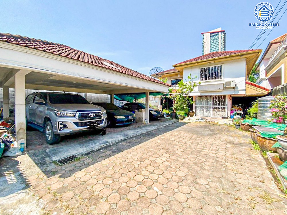 *****บ้านเดี่ยวมือสอง โครงการ อินโดไทย รัตนาธิเบศร์ เนื้อที่กว้างกว่า 100 ตร.ว. ฟังก์ชัน 5 ห้องนอน 4 ห้องน้ำ 4 ที่จอดรถ บ้านหลังใหญ่ ภายในสภาพดีเยี่ยม บนทำเลเดินทางสะดวก เชื่อมต่อถนนรัตนาธิเบศร์ ใกล้รถไฟฟ้าสายสีม่วง "สถานีบางกระสอ" และจุดขึ้นทางด่วน "งามวงศ์วาน"