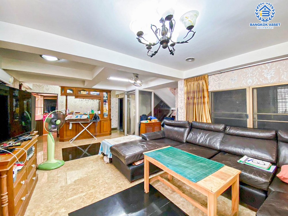 *****บ้านเดี่ยวมือสอง โครงการ อินโดไทย รัตนาธิเบศร์ เนื้อที่กว้างกว่า 100 ตร.ว. ฟังก์ชัน 5 ห้องนอน 4 ห้องน้ำ 4 ที่จอดรถ บ้านหลังใหญ่ ภายในสภาพดีเยี่ยม บนทำเลเดินทางสะดวก เชื่อมต่อถนนรัตนาธิเบศร์ ใกล้รถไฟฟ้าสายสีม่วง "สถานีบางกระสอ" และจุดขึ้นทางด่วน "งามวงศ์วาน"