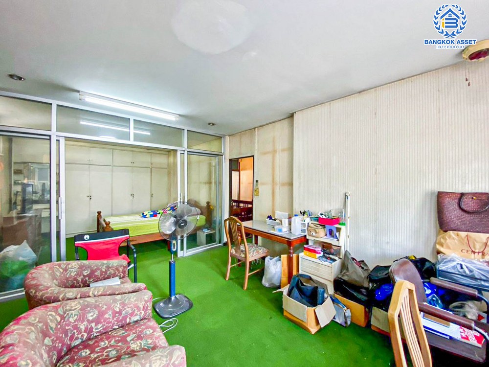 *****บ้านเดี่ยวมือสอง โครงการ อินโดไทย รัตนาธิเบศร์ เนื้อที่กว้างกว่า 100 ตร.ว. ฟังก์ชัน 5 ห้องนอน 4 ห้องน้ำ 4 ที่จอดรถ บ้านหลังใหญ่ ภายในสภาพดีเยี่ยม บนทำเลเดินทางสะดวก เชื่อมต่อถนนรัตนาธิเบศร์ ใกล้รถไฟฟ้าสายสีม่วง "สถานีบางกระสอ" และจุดขึ้นทางด่วน "งามวงศ์วาน"