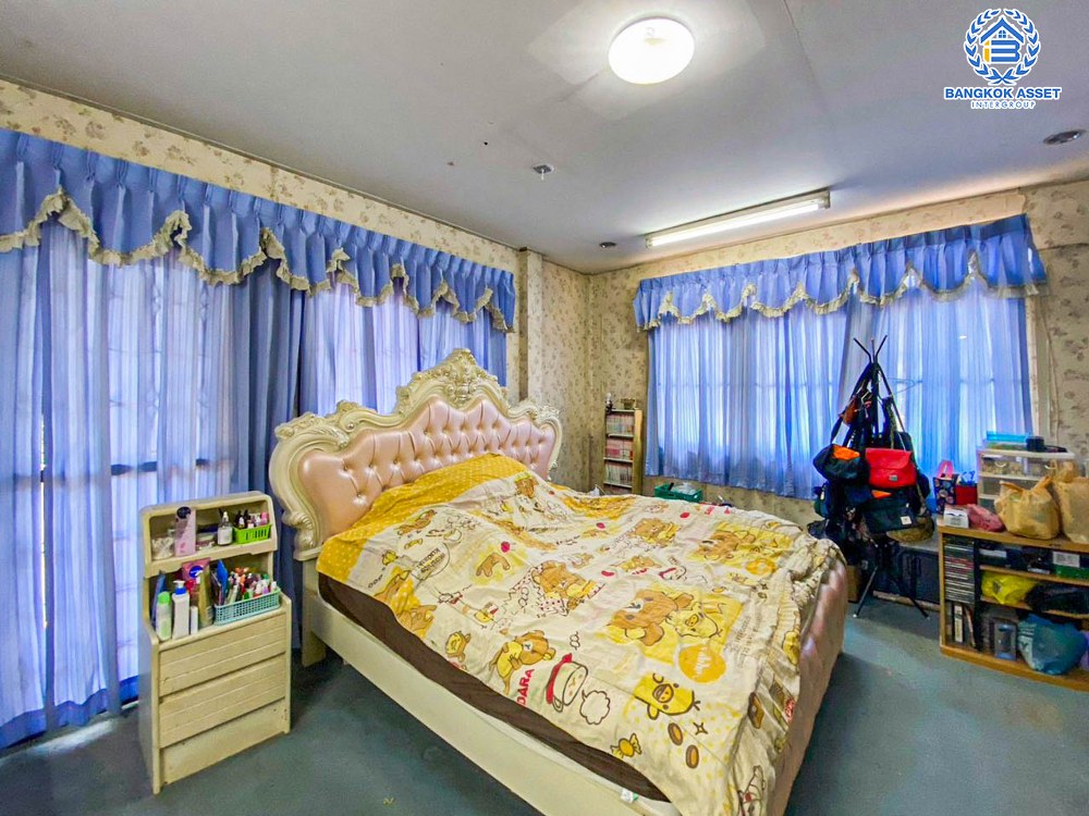 *****บ้านเดี่ยวมือสอง โครงการ อินโดไทย รัตนาธิเบศร์ เนื้อที่กว้างกว่า 100 ตร.ว. ฟังก์ชัน 5 ห้องนอน 4 ห้องน้ำ 4 ที่จอดรถ บ้านหลังใหญ่ ภายในสภาพดีเยี่ยม บนทำเลเดินทางสะดวก เชื่อมต่อถนนรัตนาธิเบศร์ ใกล้รถไฟฟ้าสายสีม่วง "สถานีบางกระสอ" และจุดขึ้นทางด่วน "งามวงศ์วาน"