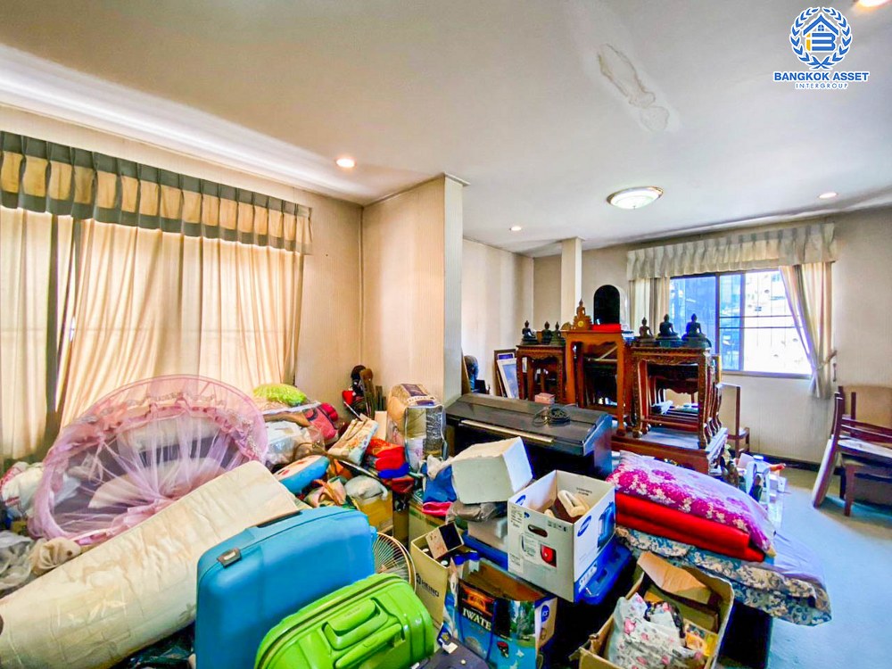 *****บ้านเดี่ยวมือสอง โครงการ อินโดไทย รัตนาธิเบศร์ เนื้อที่กว้างกว่า 100 ตร.ว. ฟังก์ชัน 5 ห้องนอน 4 ห้องน้ำ 4 ที่จอดรถ บ้านหลังใหญ่ ภายในสภาพดีเยี่ยม บนทำเลเดินทางสะดวก เชื่อมต่อถนนรัตนาธิเบศร์ ใกล้รถไฟฟ้าสายสีม่วง "สถานีบางกระสอ" และจุดขึ้นทางด่วน "งามวงศ์วาน"