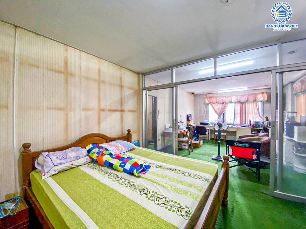 *****บ้านเดี่ยวมือสอง โครงการ อินโดไทย รัตนาธิเบศร์ เนื้อที่กว้างกว่า 100 ตร.ว. ฟังก์ชัน 5 ห้องนอน 4 ห้องน้ำ 4 ที่จอดรถ บ้านหลังใหญ่ ภายในสภาพดีเยี่ยม บนทำเลเดินทางสะดวก เชื่อมต่อถนนรัตนาธิเบศร์ ใกล้รถไฟฟ้าสายสีม่วง "สถานีบางกระสอ" และจุดขึ้นทางด่วน "งามวงศ์วาน"