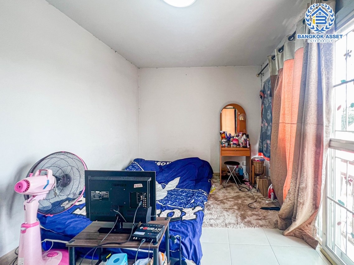 *****ทาวน์เฮ้าส์มือสองกรุงเทพมหานคร หมู่บ้าน กลอรี่เฮ้าส์ รามอินทรา65 เนื้อที่ 16 ตร.ว. ฟังก์ชัน 3 ห้องนอน 2 ห้องน้ำ 1 ที่จอดรถ บ้านสภาพดี บนทำเลเยี่ยม ใกล้รถไฟฟ้าสายในอนาคตสีชมพู "สถานีรามอินทรา 40" และจุดขึ้นทางด่วน "ฉลองรัช" จองเลย!