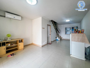 *****ทาวน์เฮ้าส์มือสองกรุงเทพมหานคร หมู่บ้าน กลอรี่เฮ้าส์ รามอินทรา65 เนื้อที่ 16 ตร.ว. ฟังก์ชัน 3 ห้องนอน 2 ห้องน้ำ 1 ที่จอดรถ บ้านสภาพดี บนทำเลเยี่ยม ใกล้รถไฟฟ้าสายในอนาคตสีชมพู "สถานีรามอินทรา 40" และจุดขึ้นทางด่วน "ฉลองรัช" จองเลย!