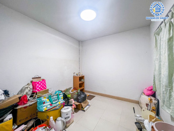 *****ทาวน์เฮ้าส์มือสองกรุงเทพมหานคร หมู่บ้าน กลอรี่เฮ้าส์ รามอินทรา65 เนื้อที่ 16 ตร.ว. ฟังก์ชัน 3 ห้องนอน 2 ห้องน้ำ 1 ที่จอดรถ บ้านสภาพดี บนทำเลเยี่ยม ใกล้รถไฟฟ้าสายในอนาคตสีชมพู "สถานีรามอินทรา 40" และจุดขึ้นทางด่วน "ฉลองรัช" จองเลย!