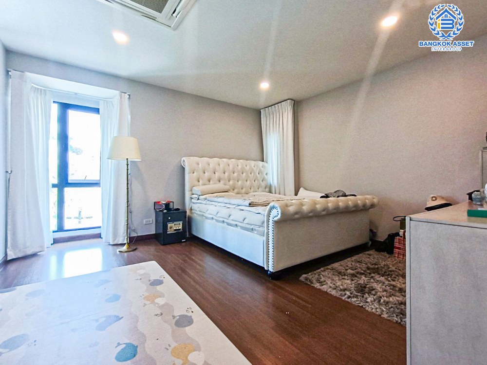 *****บ้านเดี่ยวมือสอง โครงการ เดอะซิตี้ รามอินทรา2 เนื้อที่กว้าง 84.10 ตร.ว. ฟังก์ชันจัดเต็ม 4 ห้องนอน 5 ห้องน้ำ 3 ที่จอดรถ บ้านพื้นที่กว้าง ตอบโจทย์ไลฟ์สไตล์ความเป็นคนเมือง บนทำเลเดินทางสะดวก ใกล้แฟชั่นไอแลนด์ และรถไฟฟ้าสายสีชมพู "สถานีคู้บอน" และจุดขึ้นทางด่วน "จตุโชติ"