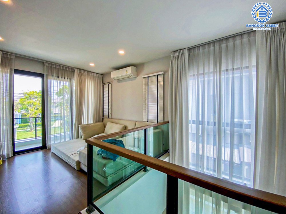 *****บ้านเดี่ยวมือสอง โครงการ เดอะซิตี้ รามอินทรา2 เนื้อที่กว้าง 84.10 ตร.ว. ฟังก์ชันจัดเต็ม 4 ห้องนอน 5 ห้องน้ำ 3 ที่จอดรถ บ้านพื้นที่กว้าง ตอบโจทย์ไลฟ์สไตล์ความเป็นคนเมือง บนทำเลเดินทางสะดวก ใกล้แฟชั่นไอแลนด์ และรถไฟฟ้าสายสีชมพู "สถานีคู้บอน" และจุดขึ้นทางด่วน "จตุโชติ"