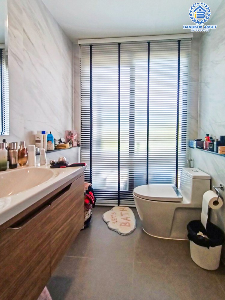 *****บ้านเดี่ยวมือสอง โครงการ เดอะซิตี้ รามอินทรา2 เนื้อที่กว้าง 84.10 ตร.ว. ฟังก์ชันจัดเต็ม 4 ห้องนอน 5 ห้องน้ำ 3 ที่จอดรถ บ้านพื้นที่กว้าง ตอบโจทย์ไลฟ์สไตล์ความเป็นคนเมือง บนทำเลเดินทางสะดวก ใกล้แฟชั่นไอแลนด์ และรถไฟฟ้าสายสีชมพู "สถานีคู้บอน" และจุดขึ้นทางด่วน "จตุโชติ"