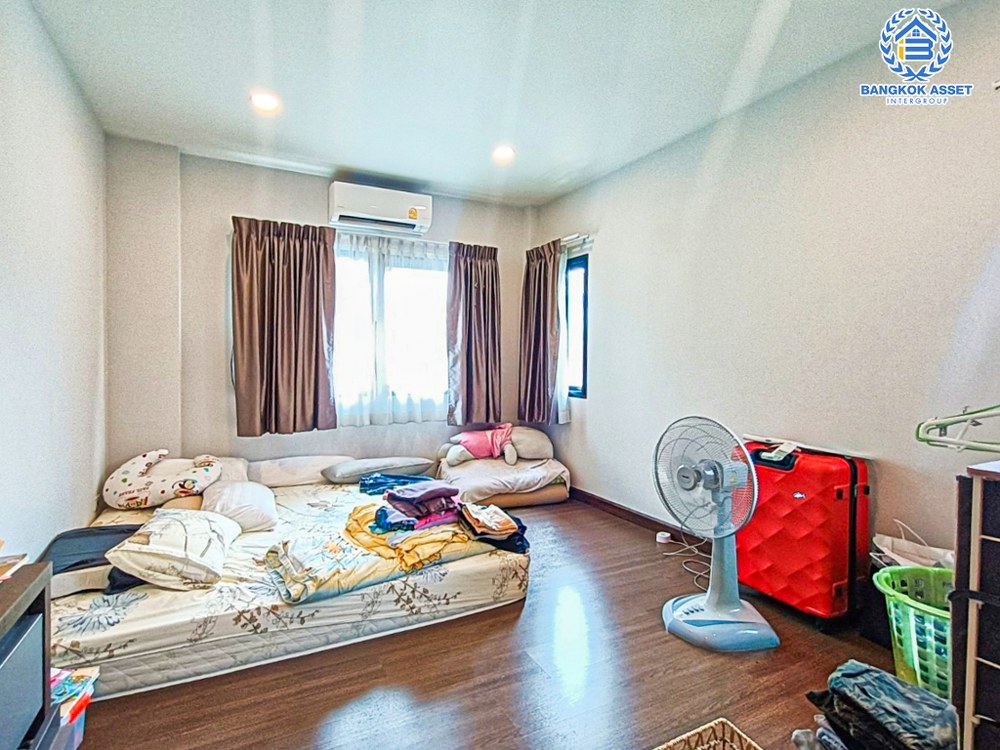 *****บ้านเดี่ยวมือสอง โครงการ เดอะซิตี้ รามอินทรา2 เนื้อที่กว้าง 84.10 ตร.ว. ฟังก์ชันจัดเต็ม 4 ห้องนอน 5 ห้องน้ำ 3 ที่จอดรถ บ้านพื้นที่กว้าง ตอบโจทย์ไลฟ์สไตล์ความเป็นคนเมือง บนทำเลเดินทางสะดวก ใกล้แฟชั่นไอแลนด์ และรถไฟฟ้าสายสีชมพู "สถานีคู้บอน" และจุดขึ้นทางด่วน "จตุโชติ"