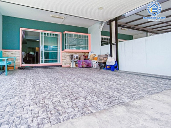 *****ทาวน์เฮ้าส์มือสอง โครงการ อินดี้ บางใหญ่ หลังมุม เนื้อที่กว้าง 26.70 ตร.ว. ฟังก์ชัน 2 ห้องนอน 3 ห้องน้ำ 2 ที่จอดรถ สภาพภายในดูใหม่มาก บนทำเลเดินทางสะดวก เชื่อมต่อถนนกาญจนาภิเษก ถนนรัตนาธิเบศร์ ใกล้รถไฟฟ้าสายสีม่วง "สถานีตลาดบางใหญ่" และจุดขึ้นทางด่วน "ศรีรัช"