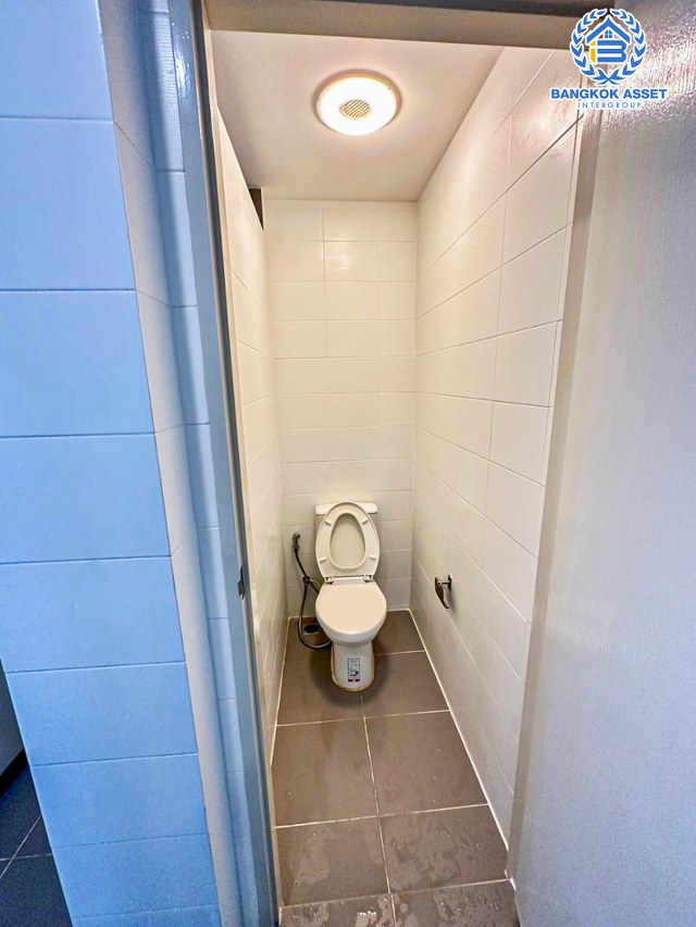 *****ทาวน์เฮ้าส์มือสองปทุมธานี โครงการ เวิร์ฟ ติวานนท์-รังสิต เนื้อที่กว้างเกือบ 21 ตร.ว. ฟังก์ชัน 3 ห้องนอน 2 ห้องน้ำ 2 ที่จอดรถ บ้านพร้อมอยู่ แถมฟรี! 2 เครื่องปรับอากาศ 1 เครื่องทำน้ำอุ่น 1 เครื่องดูดควัน บนทำเลดี ใกล้รถไฟฟ้าสายสีแดง "สถานีรังสิต" และจุดขึ้นทางด่วน "บางพูน" (ทางด่วนสายบางปะอิน-ปากเกร็ด)