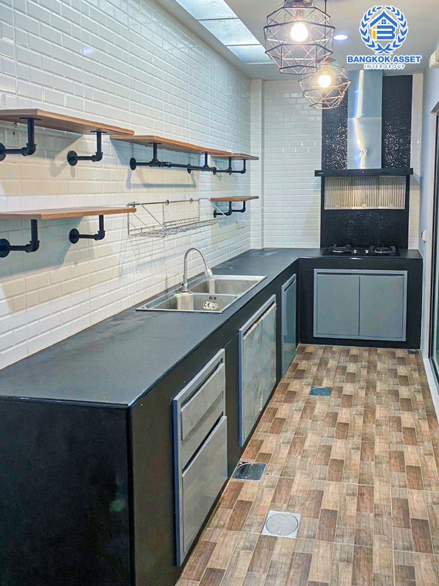 *****ทาวน์เฮ้าส์มือสองปทุมธานี โครงการ เวิร์ฟ ติวานนท์-รังสิต เนื้อที่กว้างเกือบ 21 ตร.ว. ฟังก์ชัน 3 ห้องนอน 2 ห้องน้ำ 2 ที่จอดรถ บ้านพร้อมอยู่ แถมฟรี! 2 เครื่องปรับอากาศ 1 เครื่องทำน้ำอุ่น 1 เครื่องดูดควัน บนทำเลดี ใกล้รถไฟฟ้าสายสีแดง "สถานีรังสิต" และจุดขึ้นทางด่วน "บางพูน" (ทางด่วนสายบางปะอิน-ปากเกร็ด)