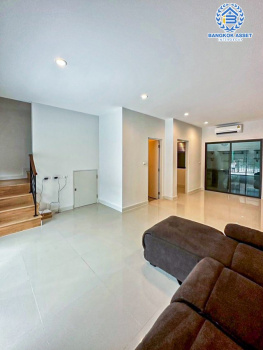 *****ทาวน์เฮ้าส์มือสองปทุมธานี โครงการ เวิร์ฟ ติวานนท์-รังสิต เนื้อที่กว้างเกือบ 21 ตร.ว. ฟังก์ชัน 3 ห้องนอน 2 ห้องน้ำ 2 ที่จอดรถ บ้านพร้อมอยู่ แถมฟรี! 2 เครื่องปรับอากาศ 1 เครื่องทำน้ำอุ่น 1 เครื่องดูดควัน บนทำเลดี ใกล้รถไฟฟ้าสายสีแดง "สถานีรังสิต" และจุดขึ้นทางด่วน "บางพูน" (ทางด่วนสายบางปะอิน-ปากเกร็ด)