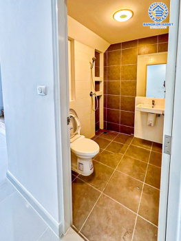 *****ทาวน์เฮ้าส์มือสองปทุมธานี โครงการ เวิร์ฟ ติวานนท์-รังสิต เนื้อที่กว้างเกือบ 21 ตร.ว. ฟังก์ชัน 3 ห้องนอน 2 ห้องน้ำ 2 ที่จอดรถ บ้านพร้อมอยู่ แถมฟรี! 2 เครื่องปรับอากาศ 1 เครื่องทำน้ำอุ่น 1 เครื่องดูดควัน บนทำเลดี ใกล้รถไฟฟ้าสายสีแดง "สถานีรังสิต" และจุดขึ้นทางด่วน "บางพูน" (ทางด่วนสายบางปะอิน-ปากเกร็ด)