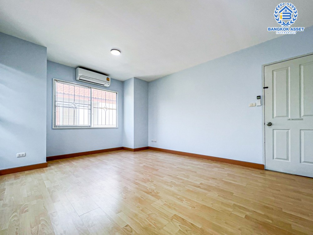 *****บ้านเดี่ยวมือสอง โครงการ เลคการ์เด้น ลากูน่า อ่อนนุช-สุวรรณภูมิ เนื้อที่กว้าง 72 ตร.ว. ฟังก์ชัน 4 ห้องนอน 4 ห้องน้ำ 2 ที่จอดรถ บ้านหลังใหญ่ในโซนใกล้เมือง สภาพบ้านเหมือนใหม่มาก บนทำเลเชื่อมต่อถนนอ่อนนุช, ถนนราษฎร์พัฒนา ใกล้ท่าอากาศยานสุวรรณภูมิ และทางพิเศษบูรพาวิถี