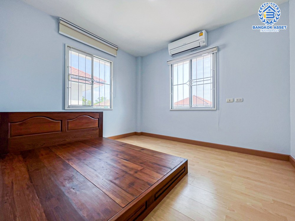 *****บ้านเดี่ยวมือสอง โครงการ เลคการ์เด้น ลากูน่า อ่อนนุช-สุวรรณภูมิ เนื้อที่กว้าง 72 ตร.ว. ฟังก์ชัน 4 ห้องนอน 4 ห้องน้ำ 2 ที่จอดรถ บ้านหลังใหญ่ในโซนใกล้เมือง สภาพบ้านเหมือนใหม่มาก บนทำเลเชื่อมต่อถนนอ่อนนุช, ถนนราษฎร์พัฒนา ใกล้ท่าอากาศยานสุวรรณภูมิ และทางพิเศษบูรพาวิถี