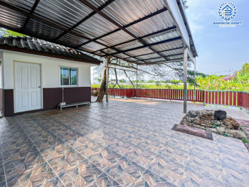 *****บ้านเดี่ยวมือสอง โครงการ เลคการ์เด้น ลากูน่า อ่อนนุช-สุวรรณภูมิ เนื้อที่กว้าง 72 ตร.ว. ฟังก์ชัน 4 ห้องนอน 4 ห้องน้ำ 2 ที่จอดรถ บ้านหลังใหญ่ในโซนใกล้เมือง สภาพบ้านเหมือนใหม่มาก บนทำเลเชื่อมต่อถนนอ่อนนุช, ถนนราษฎร์พัฒนา ใกล้ท่าอากาศยานสุวรรณภูมิ และทางพิเศษบูรพาวิถี