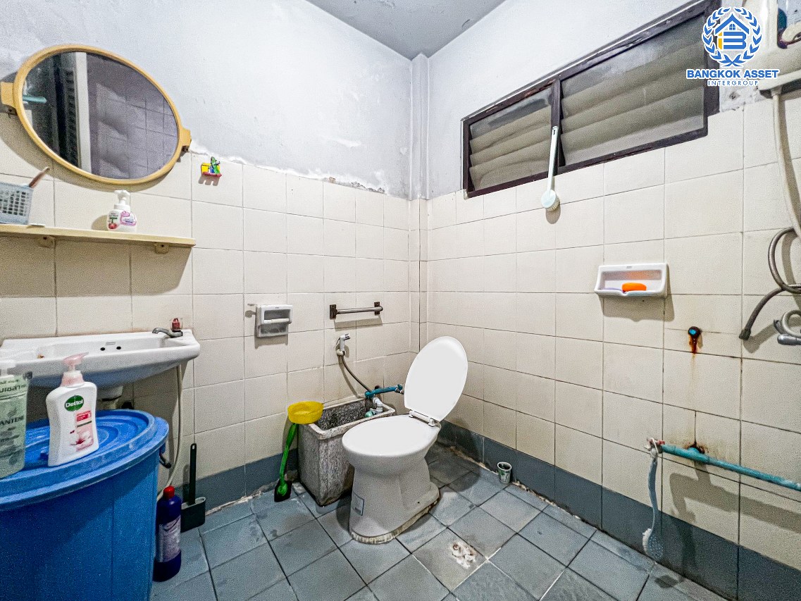 *****ทาวน์เฮ้าส์มือสองนนทบุรี หมู่บ้าน เปี่ยมสุข แจ้งวัฒนะ-ปากเกร็ด เนื้อที่กว้างถึง 28.2 ตร.ว. ฟังก์ชัน 2 ห้องนอน 1 ห้องน้ำ 1 ที่จอดรถ เนื้อที่เยอะ ถนนกว้าง หน้าบ้านไม่ชนใคร บนทำเลแห่งการเดินทาง ใกล้รถไฟฟ้าสายสีชมพู "สถานีปากเกร็ด" และทางด่วน "แจ้งวัฒนะ" จองเลย!