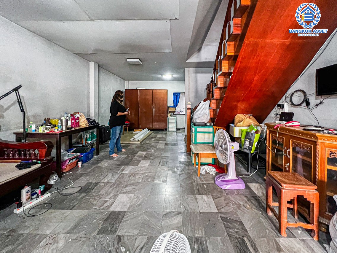 *****ทาวน์เฮ้าส์มือสองนนทบุรี หมู่บ้าน เปี่ยมสุข แจ้งวัฒนะ-ปากเกร็ด เนื้อที่กว้างถึง 28.2 ตร.ว. ฟังก์ชัน 2 ห้องนอน 1 ห้องน้ำ 1 ที่จอดรถ เนื้อที่เยอะ ถนนกว้าง หน้าบ้านไม่ชนใคร บนทำเลแห่งการเดินทาง ใกล้รถไฟฟ้าสายสีชมพู "สถานีปากเกร็ด" และทางด่วน "แจ้งวัฒนะ" จองเลย!