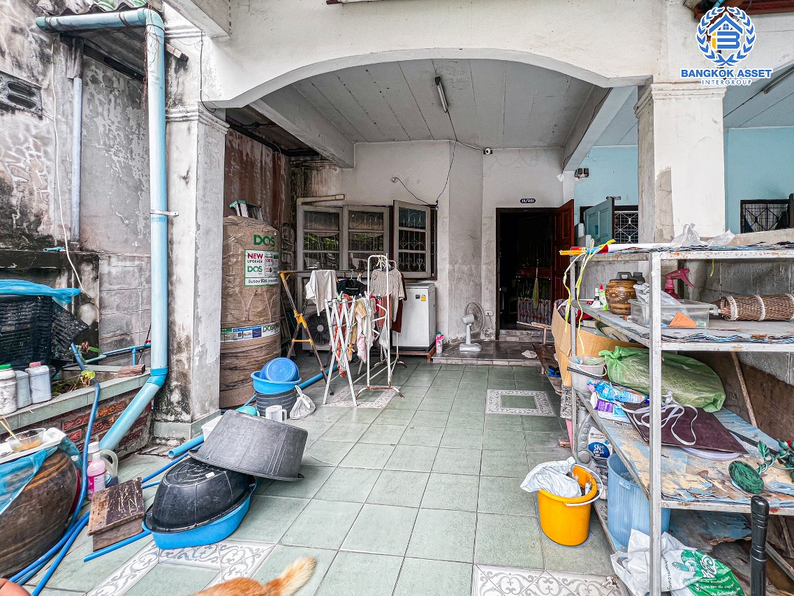 *****ทาวน์เฮ้าส์มือสองนนทบุรี หมู่บ้าน เปี่ยมสุข แจ้งวัฒนะ-ปากเกร็ด เนื้อที่กว้างถึง 28.2 ตร.ว. ฟังก์ชัน 2 ห้องนอน 1 ห้องน้ำ 1 ที่จอดรถ เนื้อที่เยอะ ถนนกว้าง หน้าบ้านไม่ชนใคร บนทำเลแห่งการเดินทาง ใกล้รถไฟฟ้าสายสีชมพู "สถานีปากเกร็ด" และทางด่วน "แจ้งวัฒนะ" จองเลย!