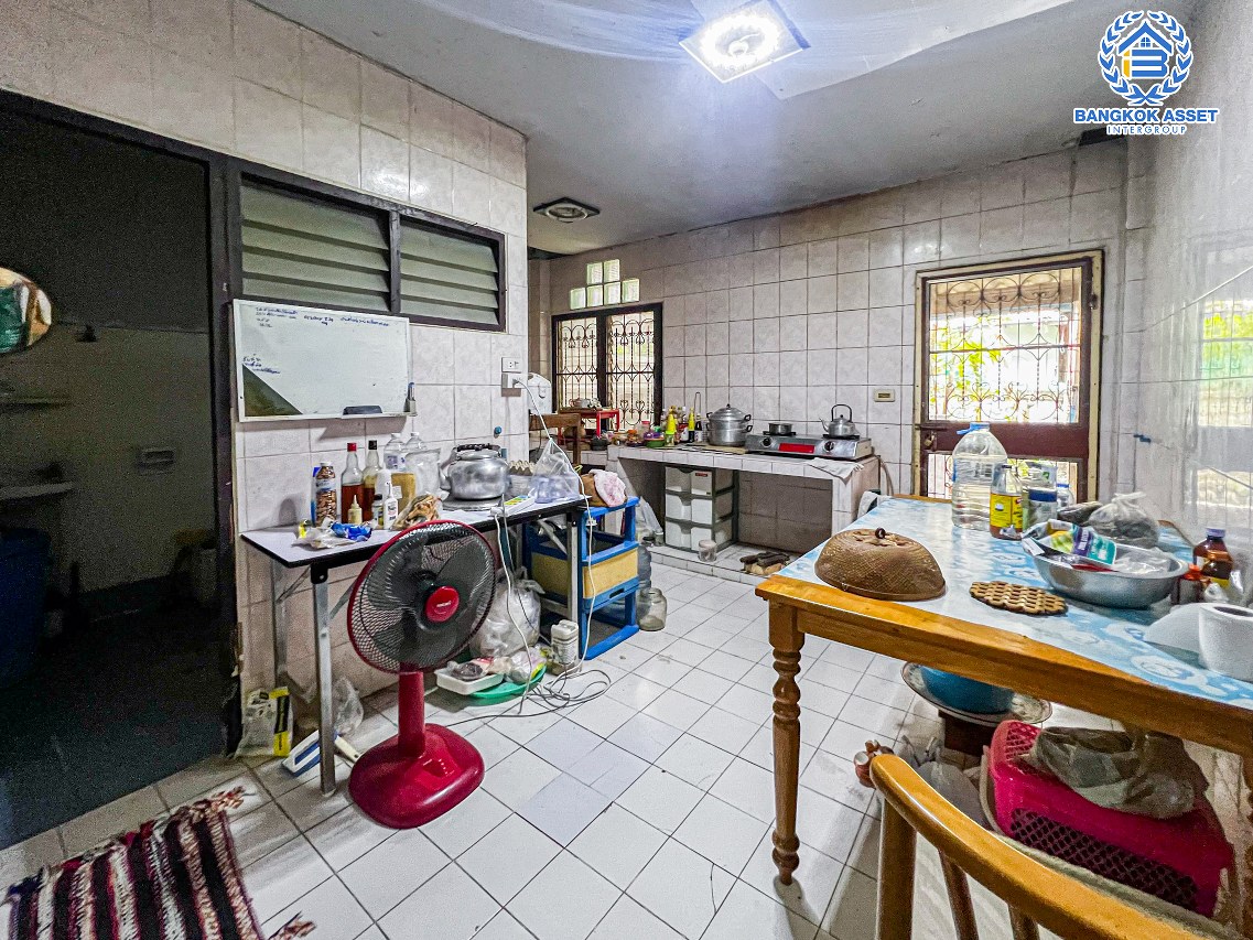 *****ทาวน์เฮ้าส์มือสองนนทบุรี หมู่บ้าน เปี่ยมสุข แจ้งวัฒนะ-ปากเกร็ด เนื้อที่กว้างถึง 28.2 ตร.ว. ฟังก์ชัน 2 ห้องนอน 1 ห้องน้ำ 1 ที่จอดรถ เนื้อที่เยอะ ถนนกว้าง หน้าบ้านไม่ชนใคร บนทำเลแห่งการเดินทาง ใกล้รถไฟฟ้าสายสีชมพู "สถานีปากเกร็ด" และทางด่วน "แจ้งวัฒนะ" จองเลย!