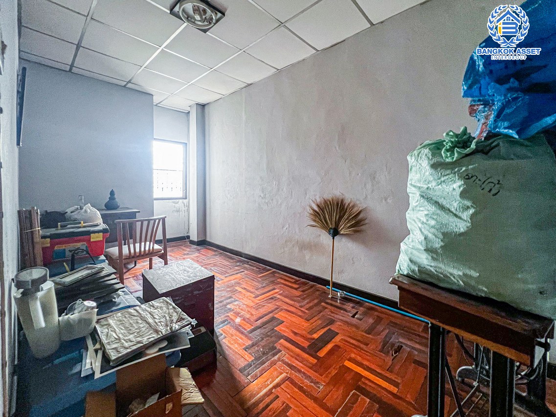 *****ทาวน์เฮ้าส์มือสองนนทบุรี หมู่บ้าน เปี่ยมสุข แจ้งวัฒนะ-ปากเกร็ด เนื้อที่กว้างถึง 28.2 ตร.ว. ฟังก์ชัน 2 ห้องนอน 1 ห้องน้ำ 1 ที่จอดรถ เนื้อที่เยอะ ถนนกว้าง หน้าบ้านไม่ชนใคร บนทำเลแห่งการเดินทาง ใกล้รถไฟฟ้าสายสีชมพู "สถานีปากเกร็ด" และทางด่วน "แจ้งวัฒนะ" จองเลย!