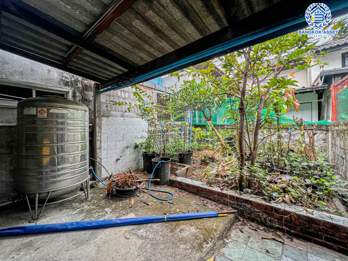 *****ทาวน์เฮ้าส์มือสองนนทบุรี หมู่บ้าน เปี่ยมสุข แจ้งวัฒนะ-ปากเกร็ด เนื้อที่กว้างถึง 28.2 ตร.ว. ฟังก์ชัน 2 ห้องนอน 1 ห้องน้ำ 1 ที่จอดรถ เนื้อที่เยอะ ถนนกว้าง หน้าบ้านไม่ชนใคร บนทำเลแห่งการเดินทาง ใกล้รถไฟฟ้าสายสีชมพู "สถานีปากเกร็ด" และทางด่วน "แจ้งวัฒนะ" จองเลย!