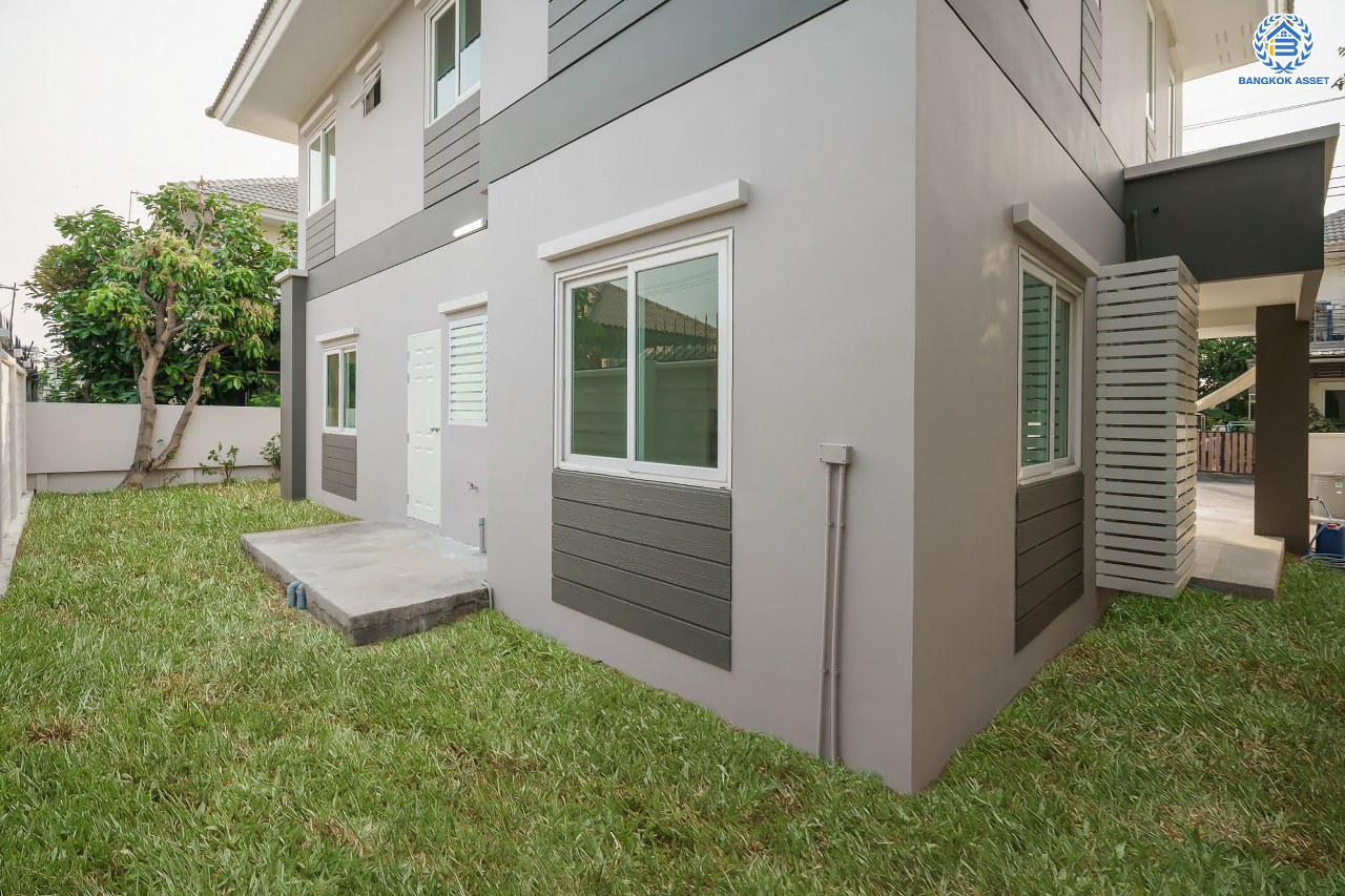 บ้านมือสองตกแต่งใหม่ โครงการ เดอะลิฟวิ่ง2 บ้านกล้วย-ไทรน้อย เนื้อที่ถึง 60 ตร.ว. ฟังก์ชั่น 4 ห้องนอน 3 ห้องน้ำ จอดรถได้ 2 คัน ให้ความเป็นส่วนตัวด้วยบรรยากาศหน้าสวน บนทำเลคุณภาพ! ติดถนนใหญ่ เดินทางสะดวกใกล้ถนนกาญจนาภิเษก ใกล้เซ็นทรัลเวสต์เกต และรถไฟฟ้าสายสีม่วง "สถานีคลองบางไผ่"