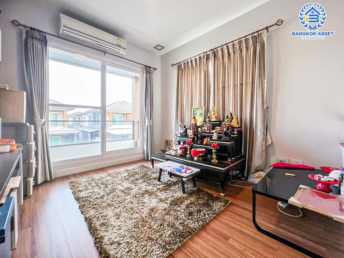 *****บ้านเดี่ยวมือสองกรุงเทพมหานคร โครงการ มัณฑนา กัลปพฤกษ์-วงแหวน เนื้อที่กว้างขวางเกือบ 58 ตร.ว. ฟังก์ชัน 3 ห้องนอน 3 ห้องน้ำ 2 ที่จอดรถ บ้านเนื้อที่เยอะ สภาพสวย บนทำเลเดินทางสะดวก ติด ถนนกาญจนาภิเษก 20 นาทีถึงรถไฟฟ้าสายสีน้ำเงิน "สถานีหลักสอง" ใกล้ทางด่วน "ศรีรัช"