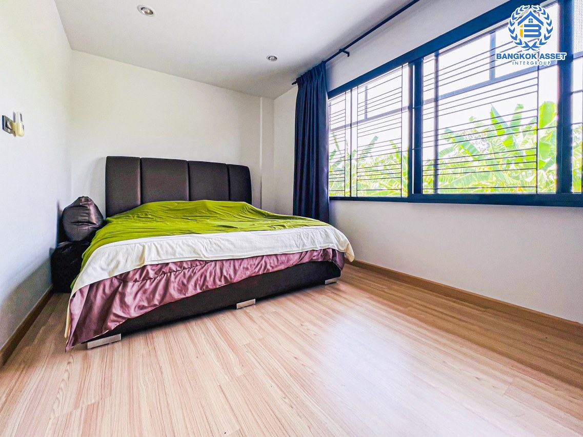 *****ทาวน์โฮม 3 ชั้นมือสองนนทบุรี โครงการ เฮ้าส์นิช แจ้งวัฒนะ หลังมุม! เนื้อที่กว้างขวางเกือบ 34 ตร.ว. ฟังก์ชัน 4 ห้องนอน 3 ห้องน้ำ 2 ที่จอดรถ บ้านสภาพใหม่ ตกแต่งสวย แถมฟรี! 4 เครื่องปรับอากาศ บนทำเลดี ใกล้รถไฟฟ้าสายสีชมพู "สถานีแจ้งวัฒนะ-ปากเกร็ด 28" และทางด่วน "บางโคล่-แจ้งวัฒนะ"