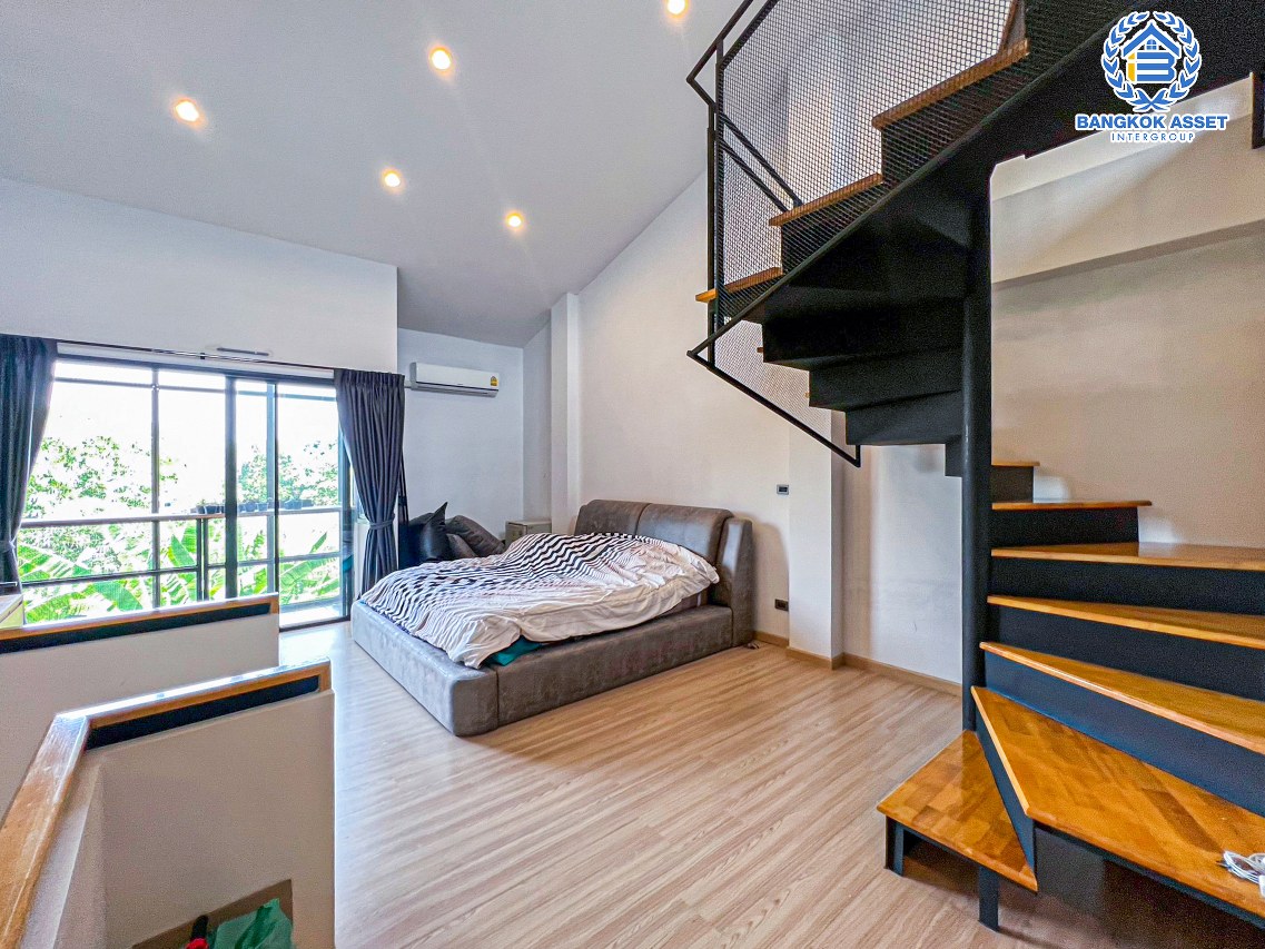 *****ทาวน์โฮม 3 ชั้นมือสองนนทบุรี โครงการ เฮ้าส์นิช แจ้งวัฒนะ หลังมุม! เนื้อที่กว้างขวางเกือบ 34 ตร.ว. ฟังก์ชัน 4 ห้องนอน 3 ห้องน้ำ 2 ที่จอดรถ บ้านสภาพใหม่ ตกแต่งสวย แถมฟรี! 4 เครื่องปรับอากาศ บนทำเลดี ใกล้รถไฟฟ้าสายสีชมพู "สถานีแจ้งวัฒนะ-ปากเกร็ด 28" และทางด่วน "บางโคล่-แจ้งวัฒนะ"