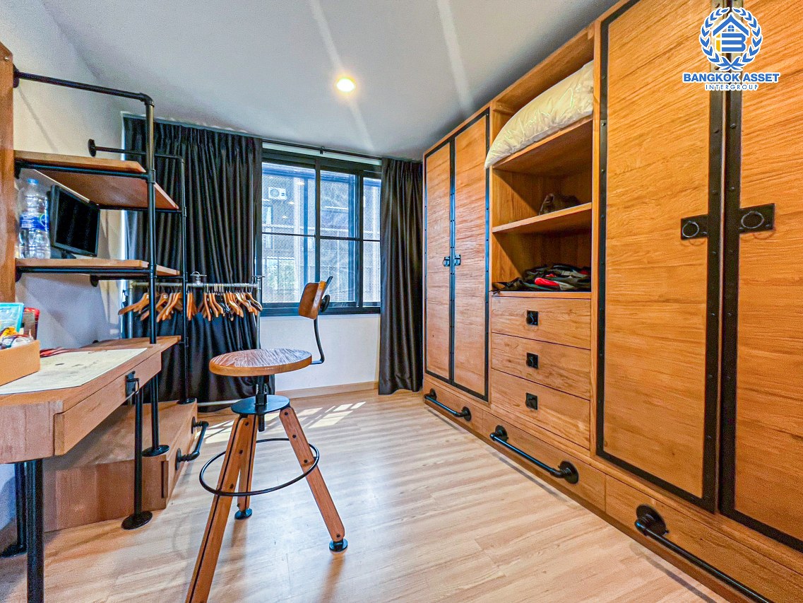 *****ทาวน์โฮม 3 ชั้นมือสองนนทบุรี โครงการ เฮ้าส์นิช แจ้งวัฒนะ หลังมุม! เนื้อที่กว้างขวางเกือบ 34 ตร.ว. ฟังก์ชัน 4 ห้องนอน 3 ห้องน้ำ 2 ที่จอดรถ บ้านสภาพใหม่ ตกแต่งสวย แถมฟรี! 4 เครื่องปรับอากาศ บนทำเลดี ใกล้รถไฟฟ้าสายสีชมพู "สถานีแจ้งวัฒนะ-ปากเกร็ด 28" และทางด่วน "บางโคล่-แจ้งวัฒนะ"