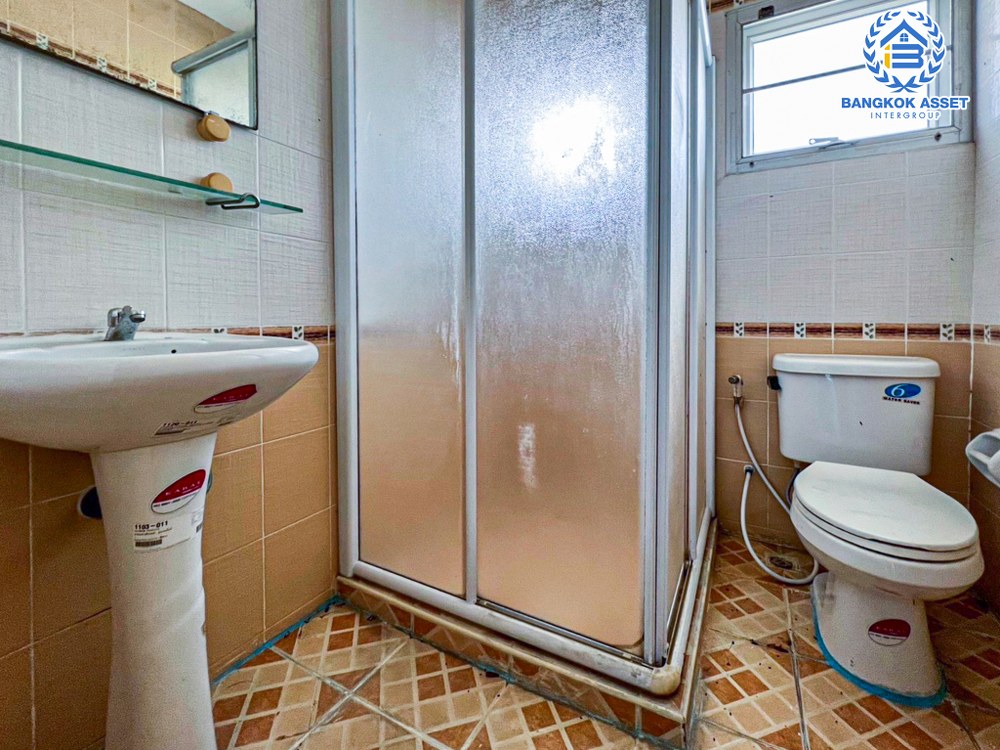 *****บ้านเดี่ยวมือสอง โครงการ โดมทอง วิลเลจ เนื้อที่ 55.20 ตร.ว. ฟังก์ชัน 3 ห้องนอน 2 ห้องน้ำ 1 ที่จอดรถ บ้านสภาพดีมาก พร้อมเข้าอยู่ได้ทันที บนทำเลเดินทางสะดวก เชื่อมต่อถนนรังสิต-ปทุมธานี ถนนคลองหลวง ใกล้รถไฟฟ้าสายสีแดง "สถานีรังสิต" และจุดขึ้นทางด่วน "บางพูน"