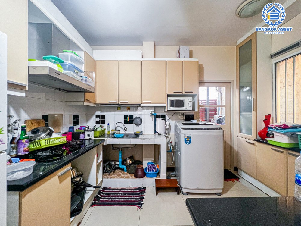 *****บ้านเดี่ยวมือสอง โครงการ บ้านสวนผึ้ง รามอินทรา65 เนื้อที่ 61.90 ตร.ว. ฟังก์ชัน 3 ห้องนอน 3 ห้องน้ำ 2 ที่จอดรถ ภายในกว้างขวาง ทำเลเดินทางสะดวก เชื่อมต่อถนนลำลูกกา ถนนรามอินทรา ถนนเกษตร-นวมินทร์ ใกล้รถไฟฟ้าสายสีชมพู "สถานีรามอินทรา40" และจุดขึ้นทางด่วน "ฉลองรัช"