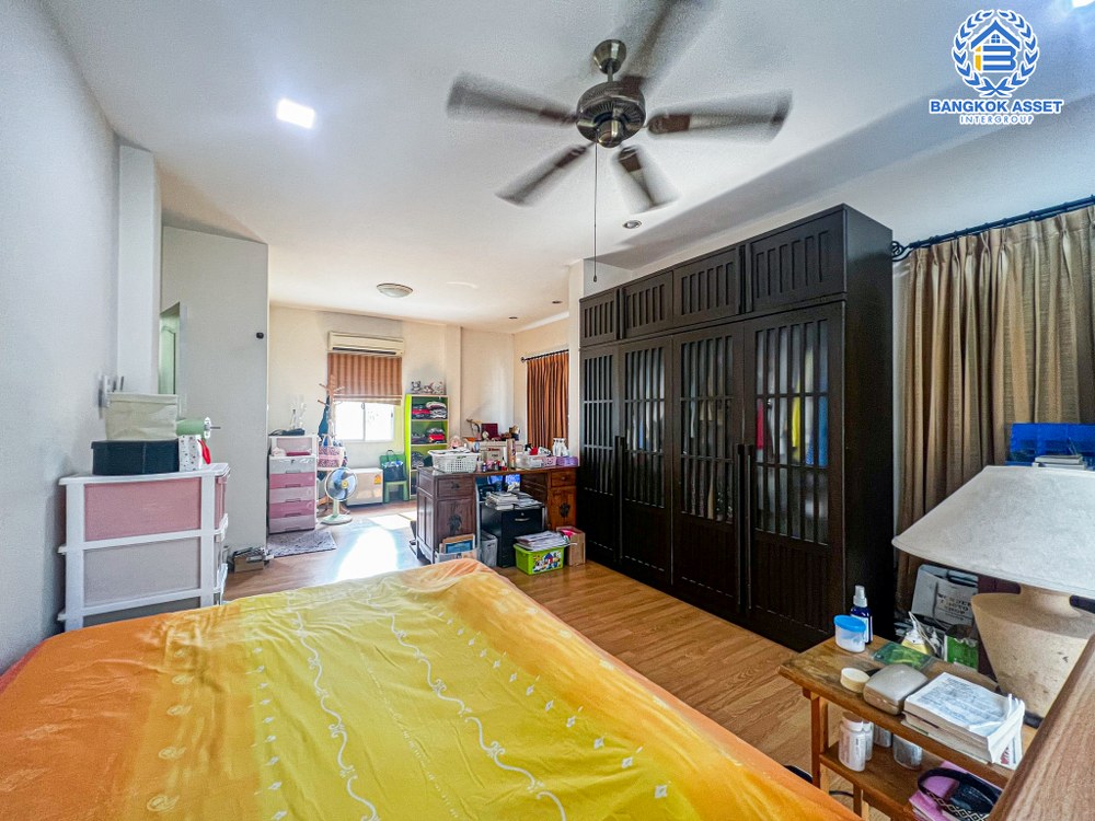 *****บ้านเดี่ยวมือสอง โครงการ บ้านสวนผึ้ง รามอินทรา65 เนื้อที่ 61.90 ตร.ว. ฟังก์ชัน 3 ห้องนอน 3 ห้องน้ำ 2 ที่จอดรถ ภายในกว้างขวาง ทำเลเดินทางสะดวก เชื่อมต่อถนนลำลูกกา ถนนรามอินทรา ถนนเกษตร-นวมินทร์ ใกล้รถไฟฟ้าสายสีชมพู "สถานีรามอินทรา40" และจุดขึ้นทางด่วน "ฉลองรัช"