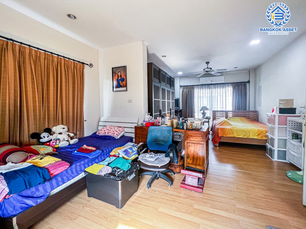 *****บ้านเดี่ยวมือสอง โครงการ บ้านสวนผึ้ง รามอินทรา65 เนื้อที่ 61.90 ตร.ว. ฟังก์ชัน 3 ห้องนอน 3 ห้องน้ำ 2 ที่จอดรถ ภายในกว้างขวาง ทำเลเดินทางสะดวก เชื่อมต่อถนนลำลูกกา ถนนรามอินทรา ถนนเกษตร-นวมินทร์ ใกล้รถไฟฟ้าสายสีชมพู "สถานีรามอินทรา40" และจุดขึ้นทางด่วน "ฉลองรัช"