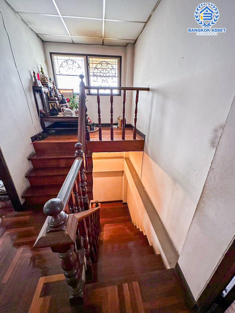 *****บ้านเดี่ยวมือสอง ซอยณรงค์กิจ รามอินทรา39 เนื้อที่ 63 ตร.ว. ฟังก์ชัน 4 ห้องนอน 3 ห้องน้ำ 4 ที่จอดรถ ภายในสภาพดีมาก พื้นที่รอบบ้านกว้างขวาง บนทำเลเดินทางสะดวก เชื่อมต่อถนนรามอินทรา ถนนสุขาภิบาล5 ถนนวัชรพล ใกล้รถไฟฟ้าสายสีชมพู "สถานีรามอินทรา กม.4"