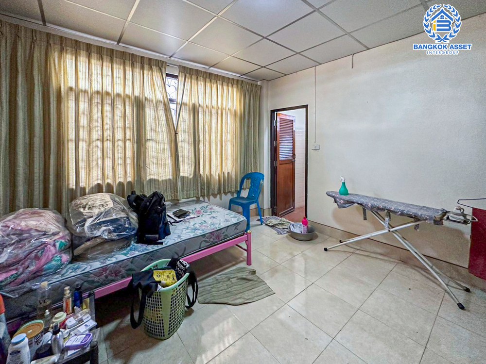 *****บ้านเดี่ยวมือสอง ซอยณรงค์กิจ รามอินทรา39 เนื้อที่ 63 ตร.ว. ฟังก์ชัน 4 ห้องนอน 3 ห้องน้ำ 4 ที่จอดรถ ภายในสภาพดีมาก พื้นที่รอบบ้านกว้างขวาง บนทำเลเดินทางสะดวก เชื่อมต่อถนนรามอินทรา ถนนสุขาภิบาล5 ถนนวัชรพล ใกล้รถไฟฟ้าสายสีชมพู "สถานีรามอินทรา กม.4"