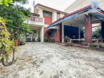 *****บ้านเดี่ยวมือสอง ซอยณรงค์กิจ รามอินทรา39 เนื้อที่ 63 ตร.ว. ฟังก์ชัน 4 ห้องนอน 3 ห้องน้ำ 4 ที่จอดรถ ภายในสภาพดีมาก พื้นที่รอบบ้านกว้างขวาง บนทำเลเดินทางสะดวก เชื่อมต่อถนนรามอินทรา ถนนสุขาภิบาล5 ถนนวัชรพล ใกล้รถไฟฟ้าสายสีชมพู "สถานีรามอินทรา กม.4"