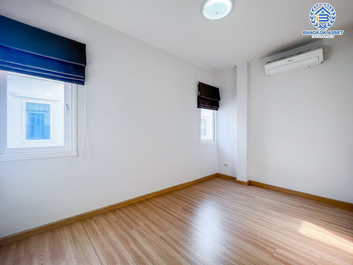 *****บ้านแฝดมือสองนนทบุรี โครงการ คุณาลัย คอร์ทยาร์ด บ้านกล้วย-ไทรน้อย เนื้อที่กว้างขวาง 47.3 ตร.ว. ฟังก์ชัน 3 ห้องนอน 3 ห้องน้ำ 2 ที่จอดรถ บ้านพร้อมอยู่ ต่อเติมโรงจอดรถแล้ว แถมฟรี! 4 เครื่องปรับอากาศ 3 เครื่องทำน้ำอุ่น บนทำเลแห่งการเดินทาง เชื่อมต่อถนนกาญจนาภิเษก ใกล้ทางด่วน "ศรีรัช"