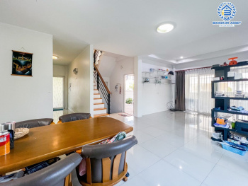 *****บ้านแฝดมือสองนนทบุรี โครงการ คุณาลัย คอร์ทยาร์ด บ้านกล้วย-ไทรน้อย เนื้อที่กว้างขวาง 47.3 ตร.ว. ฟังก์ชัน 3 ห้องนอน 3 ห้องน้ำ 2 ที่จอดรถ บ้านพร้อมอยู่ ต่อเติมโรงจอดรถแล้ว แถมฟรี! 4 เครื่องปรับอากาศ 3 เครื่องทำน้ำอุ่น บนทำเลแห่งการเดินทาง เชื่อมต่อถนนกาญจนาภิเษก ใกล้ทางด่วน "ศรีรัช"