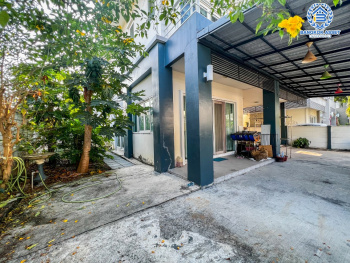 *****บ้านแฝดมือสองนนทบุรี โครงการ คุณาลัย คอร์ทยาร์ด บ้านกล้วย-ไทรน้อย เนื้อที่กว้างขวาง 47.3 ตร.ว. ฟังก์ชัน 3 ห้องนอน 3 ห้องน้ำ 2 ที่จอดรถ บ้านพร้อมอยู่ ต่อเติมโรงจอดรถแล้ว แถมฟรี! 4 เครื่องปรับอากาศ 3 เครื่องทำน้ำอุ่น บนทำเลแห่งการเดินทาง เชื่อมต่อถนนกาญจนาภิเษก ใกล้ทางด่วน "ศรีรัช"