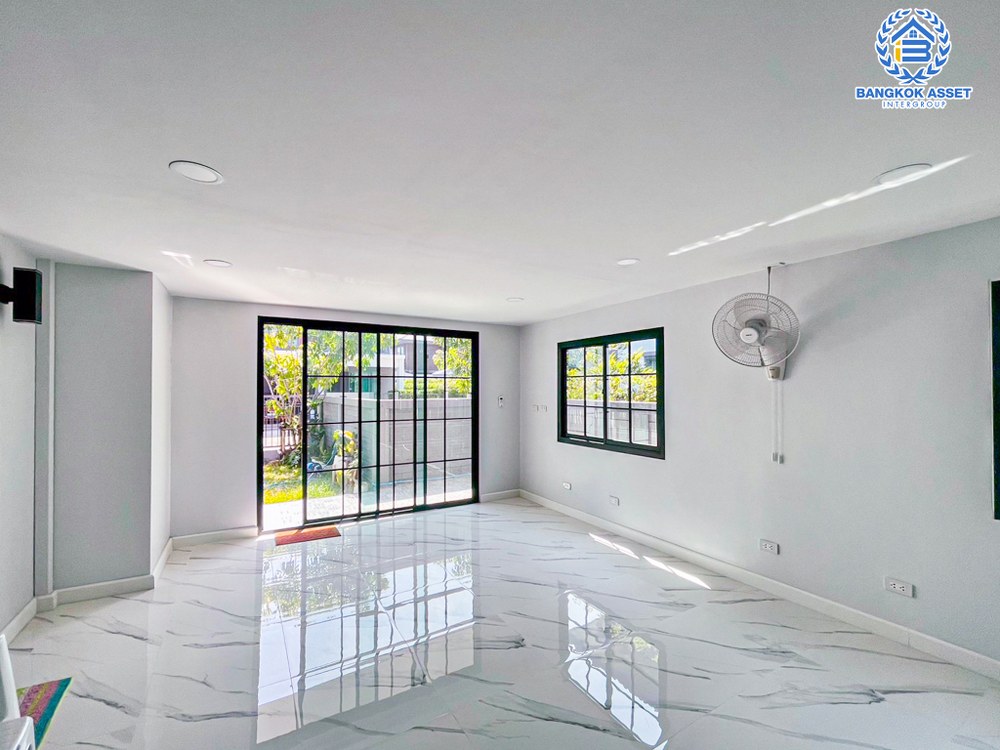 *****บ้านเดี่ยวมือสอง โครงการ สราญสิริ ชัยพฤกษ์-แจ้งวัฒนะ เนื้อที่ 50 ตร.ว. ฟังก์ชัน 4 ห้องนอน 3 ห้องน้ำ 2 ที่จอดรถ บ้านสภาพดี ขายพร้อมเฟอร์นิเจอร์บิ้วท์อิน บนทำเลเดินทางสะดวก ใกล้รถไฟฟ้าสายสีชมพู "สถานีห้าแยกปากเกร็ด" และทางพิเศษอุดรรัถยา